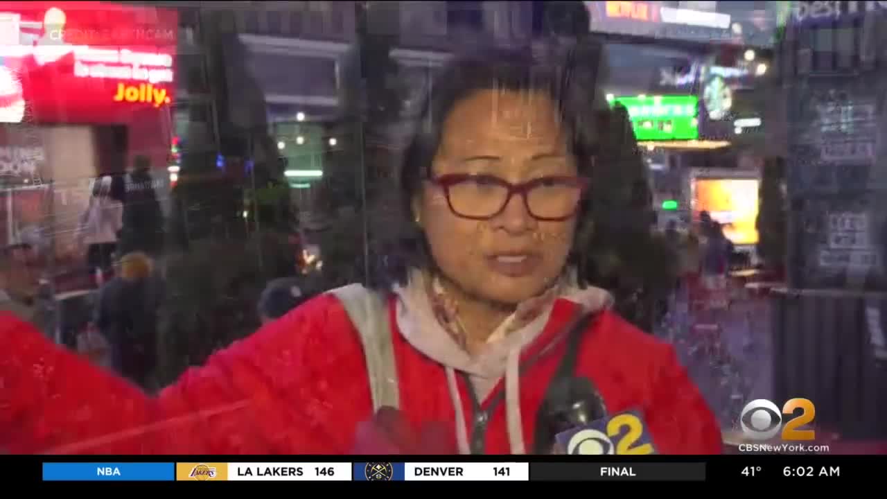 Manhole fire sends people into panic in Times Square