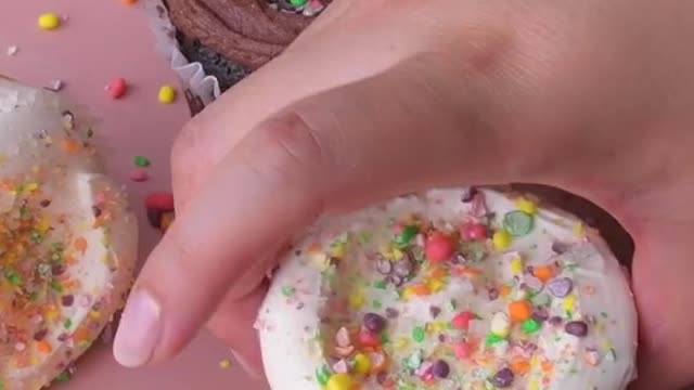 Make sprinkles out of candy with this cupcake hack 🧁