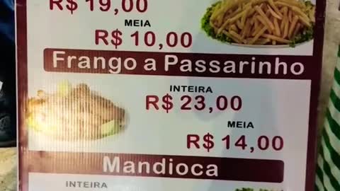 Um dos petiscos mais amados do Brasil é a mandioca frita. Crocante e salgadinha!