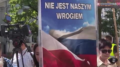 Dozens gathered in front of the Ukraine embassy in Warsaw