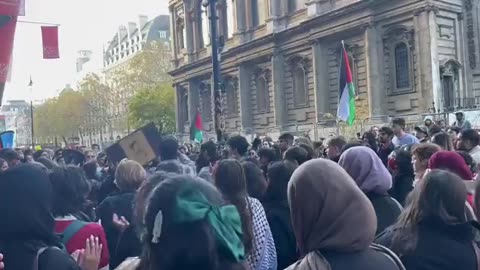 Palestine protest “We will honour all our martyrs”… At King’s College London!