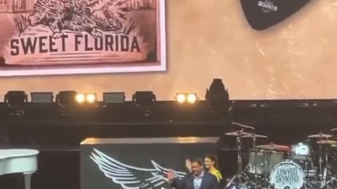 Crowd Goes Bananas When Ron DeSantis Makes Surprise Appearance At Lynyrd Skynyrd Concert - 'USA USA'
