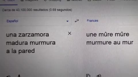 Una zarzamora madura murmura a la pared