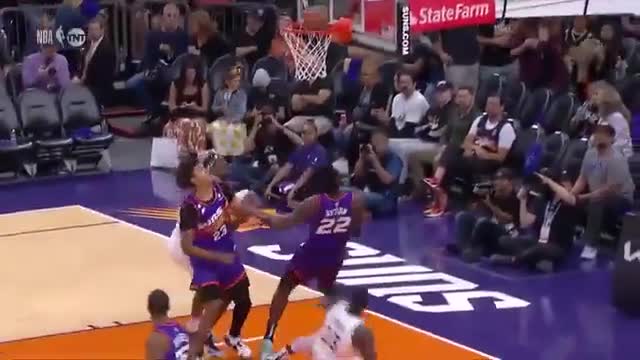 Draymond and Steve Kerr pick up technical fouls on this play