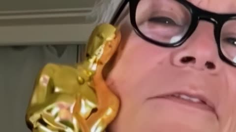 Jamie Lee Curtis, Oscars Statue Is A They/Them