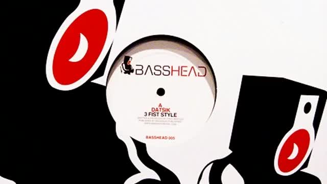 DatsiK - 3 Fist Style (Serum Remix)