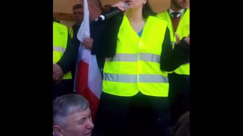 ROLNICZKA WYRZUCONA ZE SCENY NA STRAJKU ROLNIKÓW