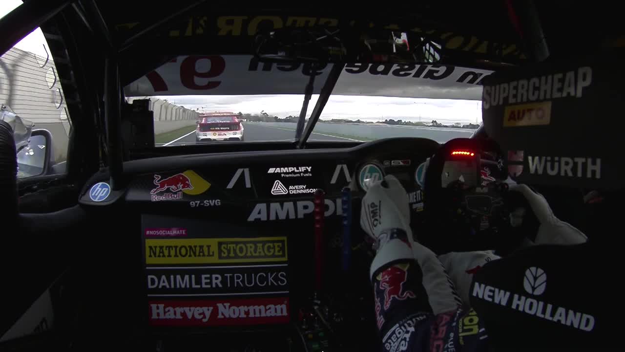 ONBOARD: SVG hunts down De Pasquale - ITM Auckland SuperSprint | Supercars 2022