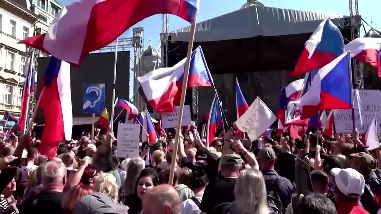 Far-right protest in Prague draws 70,000