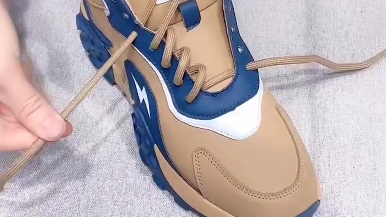 Easy shoelaces trick