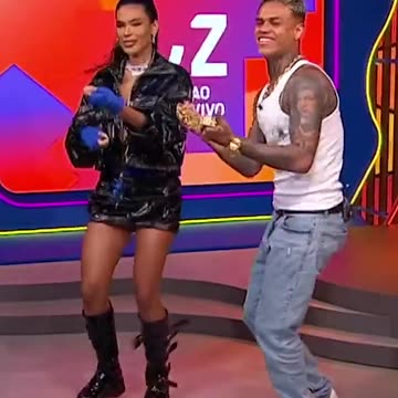 Mc Cabelinho e Pocah fazem MÍMICA de funks famosos