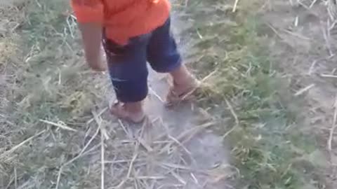 Baबी boy running winter time