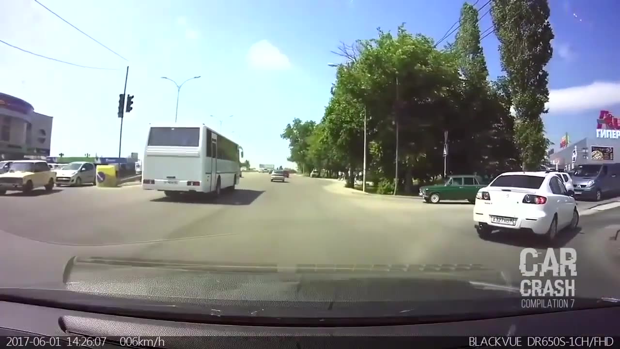 Crazy Car Crash