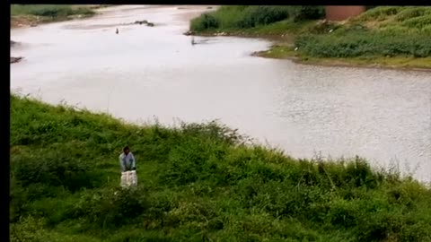 My Southeast Asia Life - What's he digging up from the Earth?