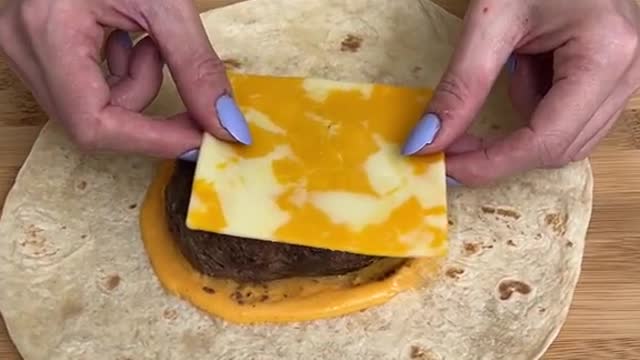 The Burger Crunch Wrap that’s Breaking The Internet! 🤯😍