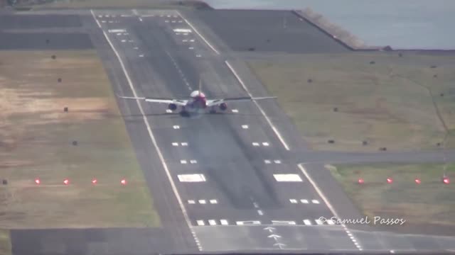 HEAVY CROSSWIND LANDING A330 in Madeira