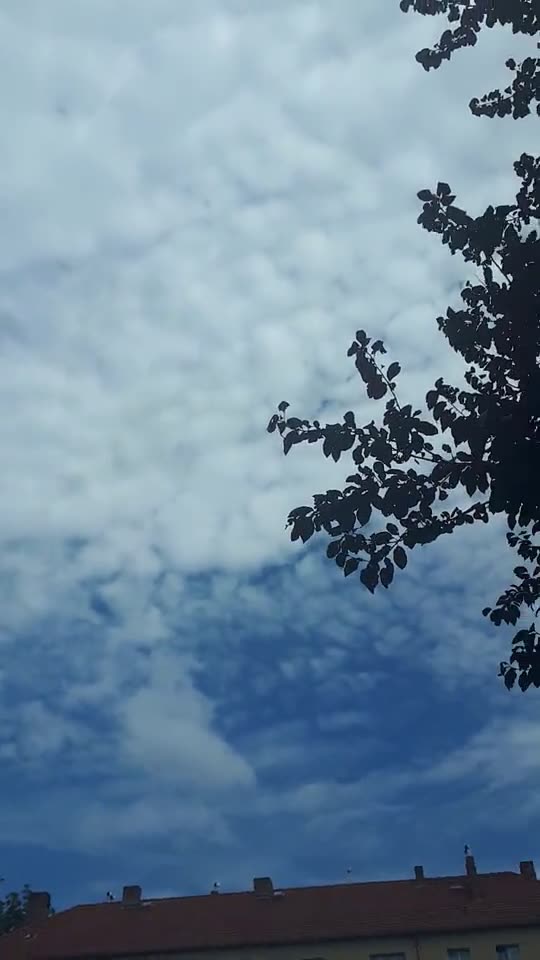 Himmel in Berlin am 17.08.2023 um 13:45 Uhr