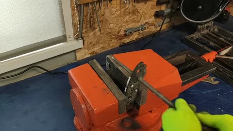 Amazing axe DIY from old break pads