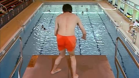 DIVE Mr Bean! - Funny Clips - Mr Bean Official