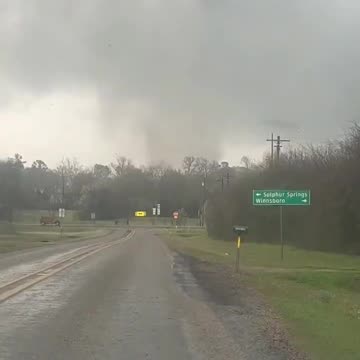 Texas tornadoes leave 92K without power