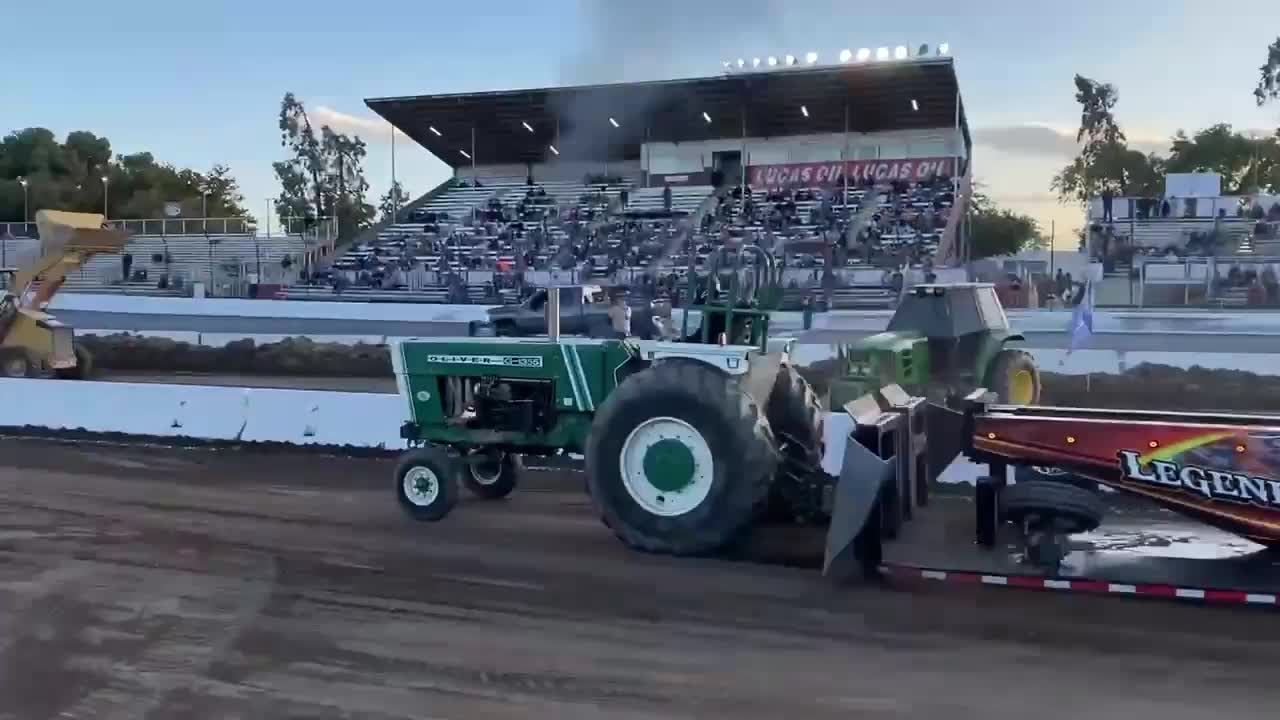 Oliver diesel tractor in Madera California at the speedway Oct 22, 2022 #beermoneypullingteam