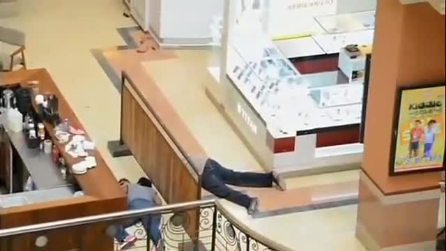 Incredible footage_ Hero policeman saves terrified family in Kenya mall siege