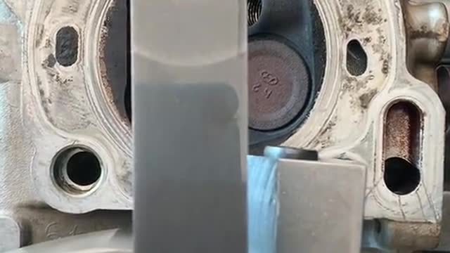 Leveling cylinder head and milling cylinder block
