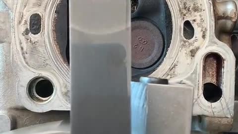 Leveling cylinder head and milling cylinder block