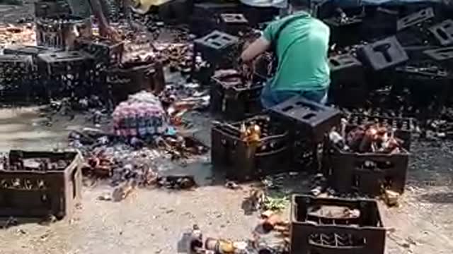 Camión con cervezas accidentado