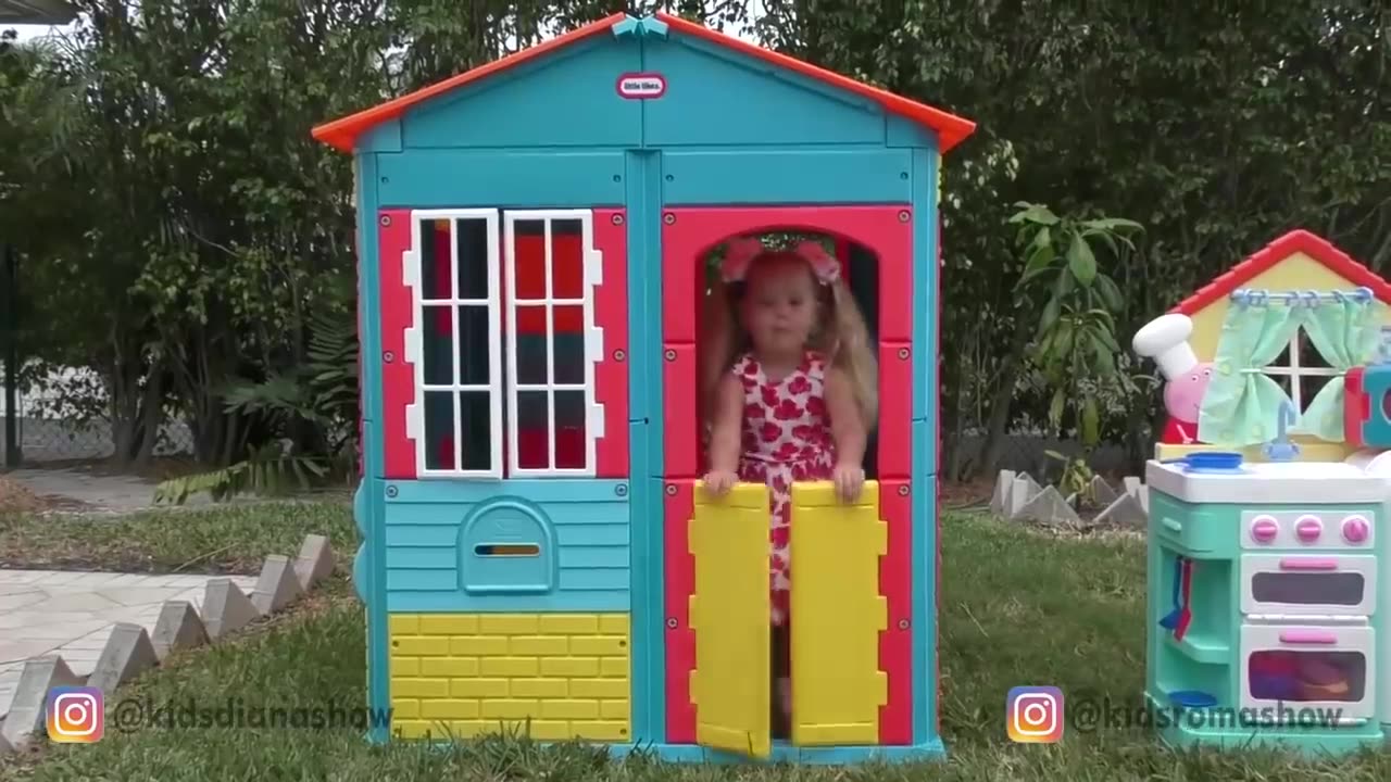 Diana and Roma Pretend play with Kitchen toys