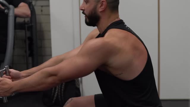 How to Target Lats on seated Row 💪