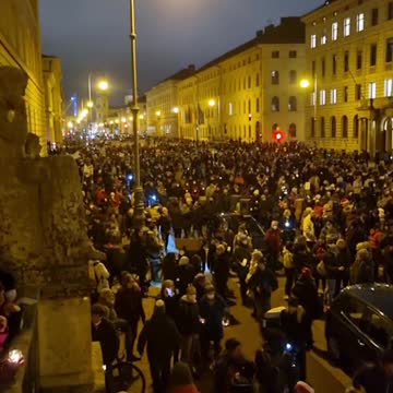 Monaco di Baviera ieri: un'imponente manifestazione
