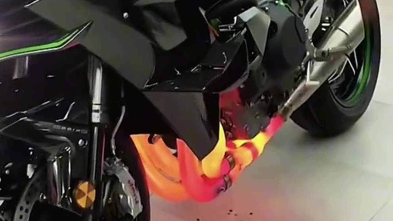 Kawasaki 1000cc monster is roaring