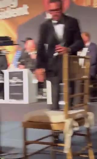 FLOTUS Report-Video: Melania Trump looking gorgeous and stunning tonight at Mar-a-Lago 🤩