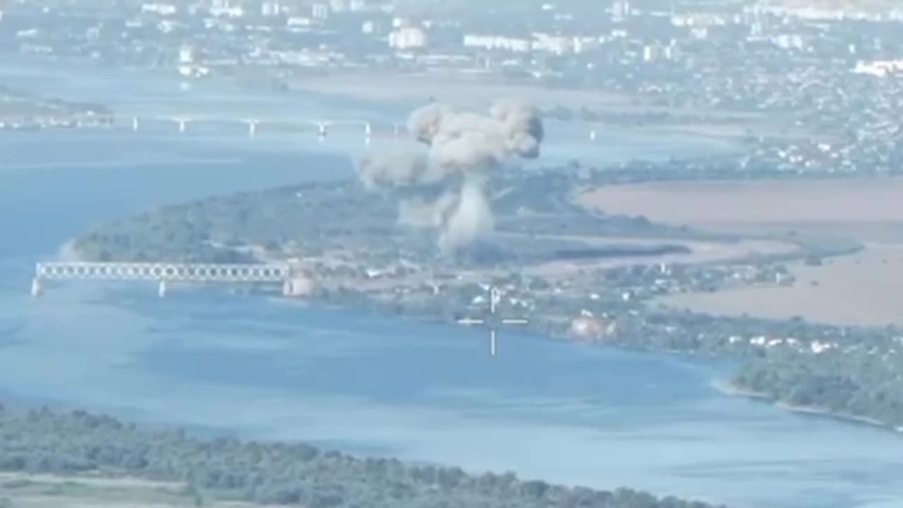 Ruský útok raketou X-38 na ukrajinský post na pravém břehu Dněpru u Chersonu
