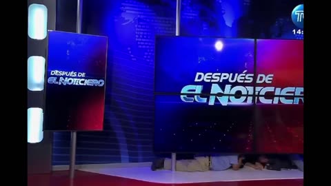 The police arrive at the TC Televisora facilities in Ecuador.