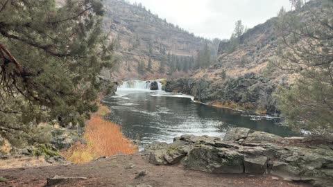 Central Oregon – Steelhead Falls – Down River Viewpoint Area – 4K