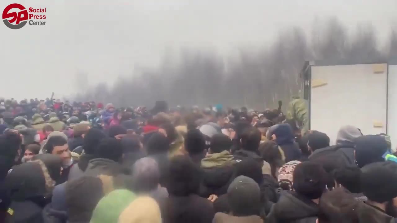 Refugees' attempts to get a meal at the Polish-B elarusian border