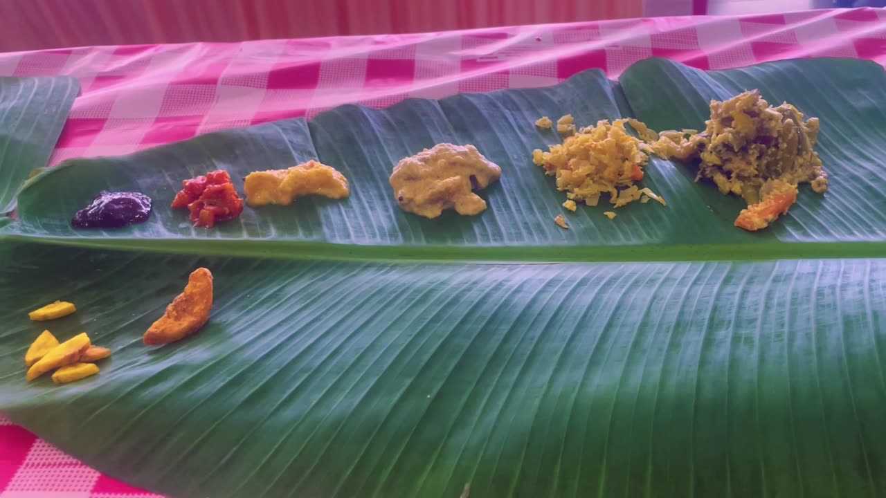 Onam Special Sadhya | Food Served On Banana Leaf | India's Harvest Festival Where I enjoyed Sadhya