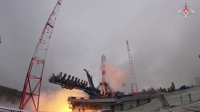 Footage of the launch of Soyuz-2.1b with a military satellite on board