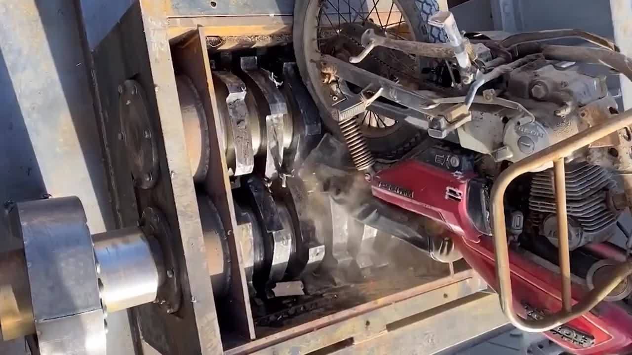 Shredder VS Big Steel Water Pipe