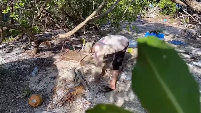 Surviving 7 Days On An Island 🏝 With Only A Knife 🔪