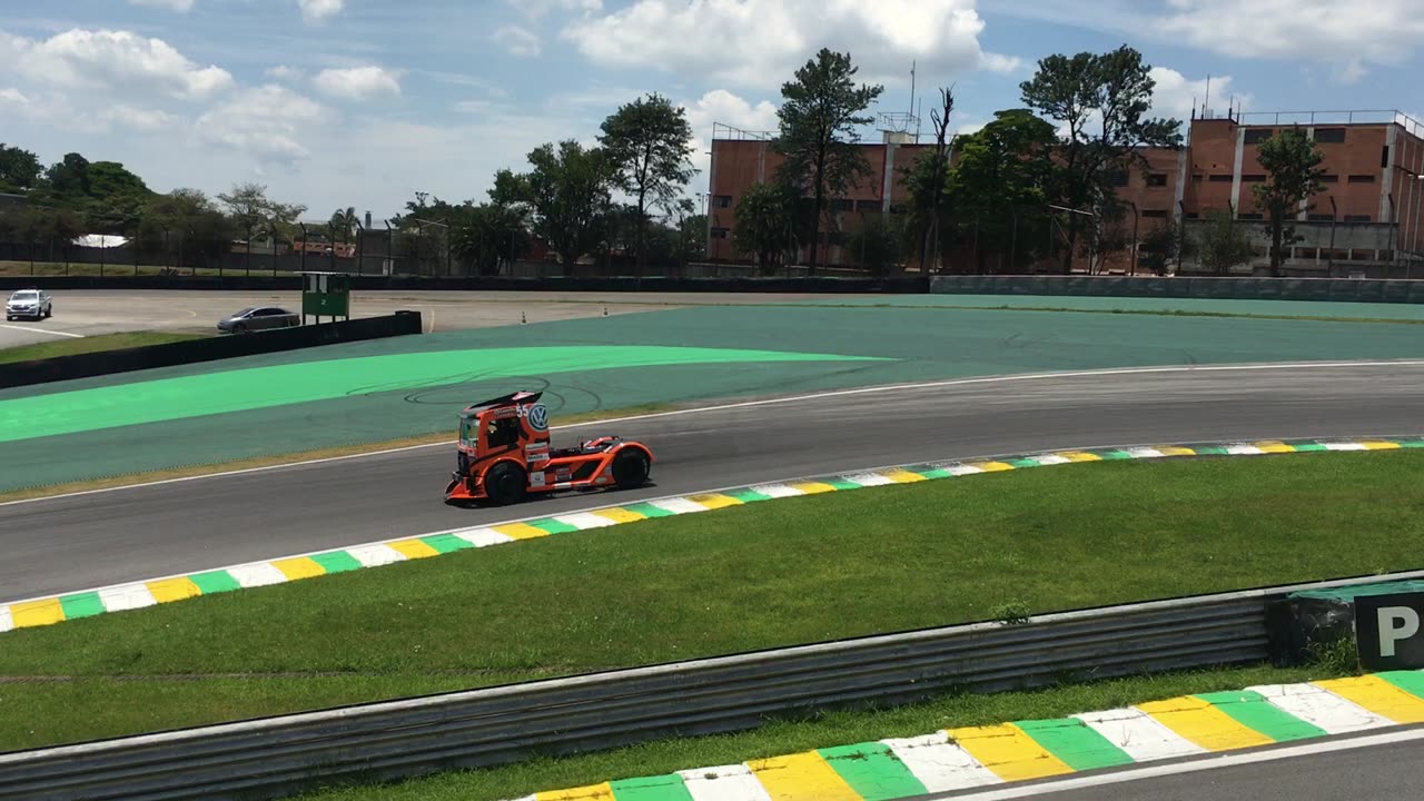 TRUCK CUP ON SENNA'S "S" CURVE IN INTERLAGOS