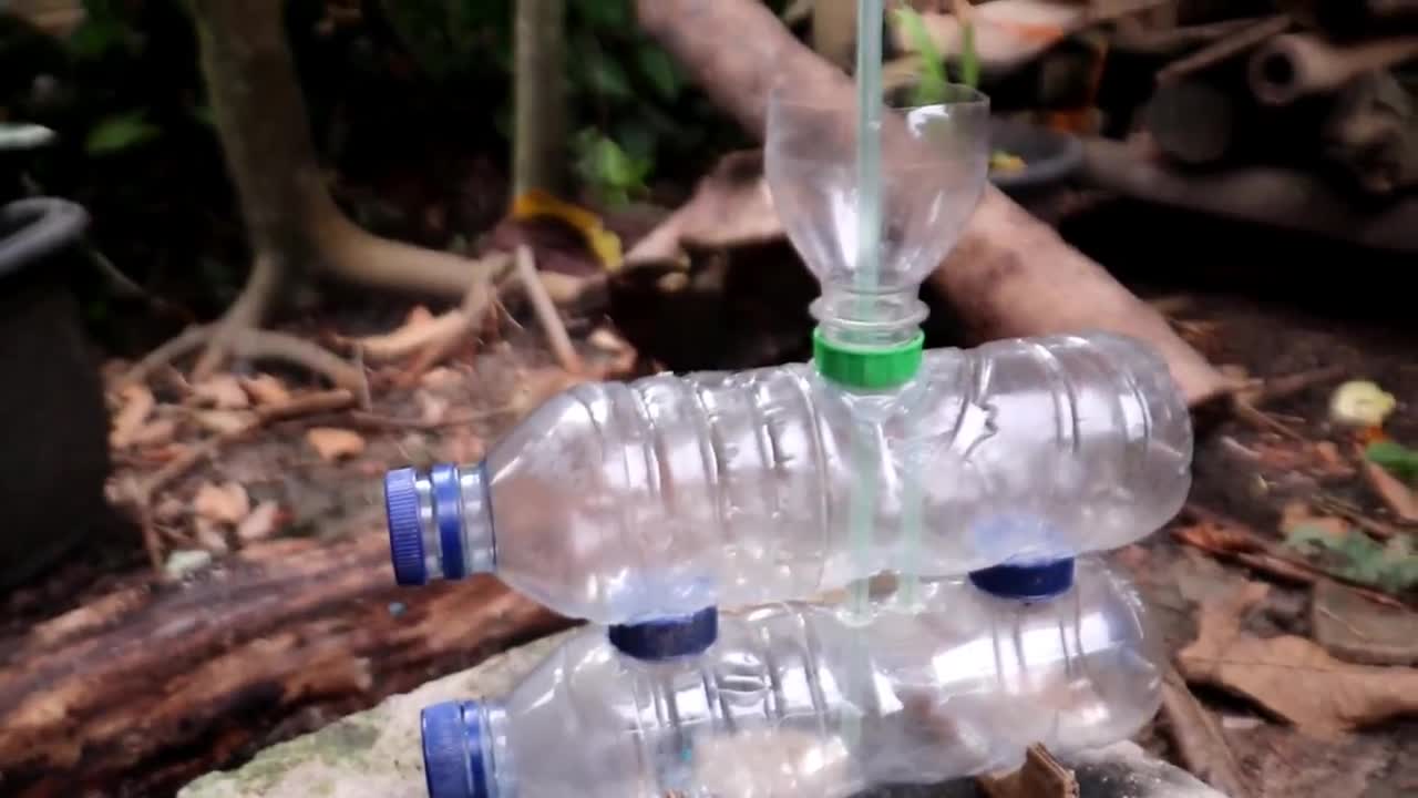 A fountain flowing without electricity, nor is it cooler and easier than this