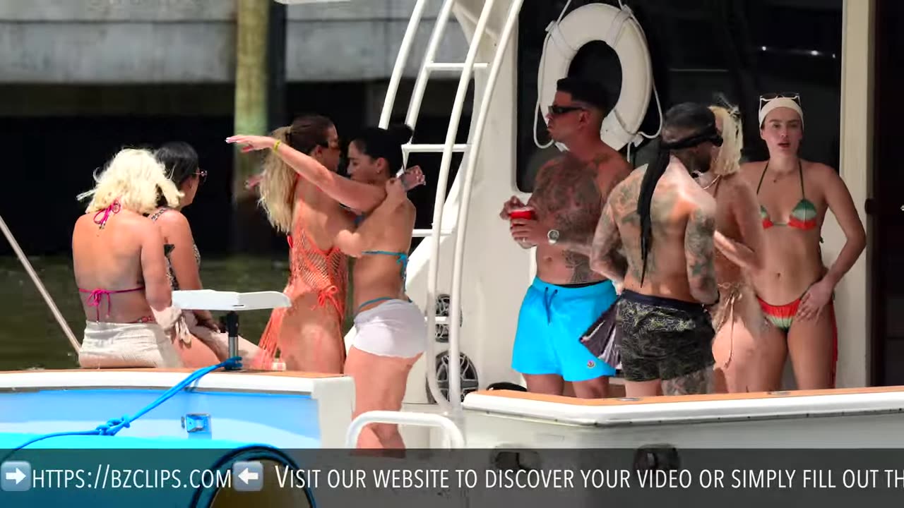 SHE IS A 10 !! HOT SUMMER IN MIAMI | BOAT ZONE