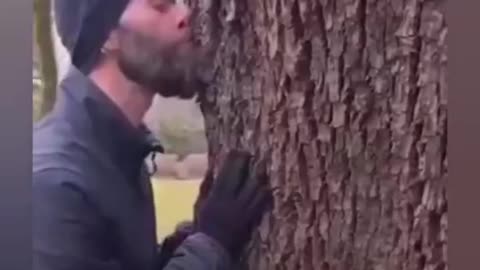 Era da tempo che volevo mostrarvi questo video, che per essere compreso in tutta la sua follia..