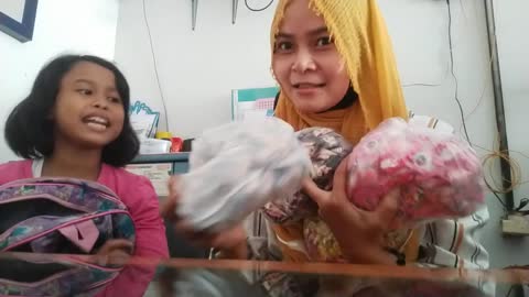 VIRAL !!! Anak Penjual Permen