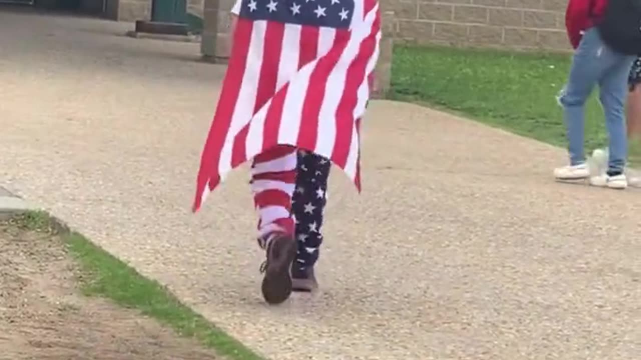 The day before bullies at an USA school put Pride stickers on him and he came back the next day