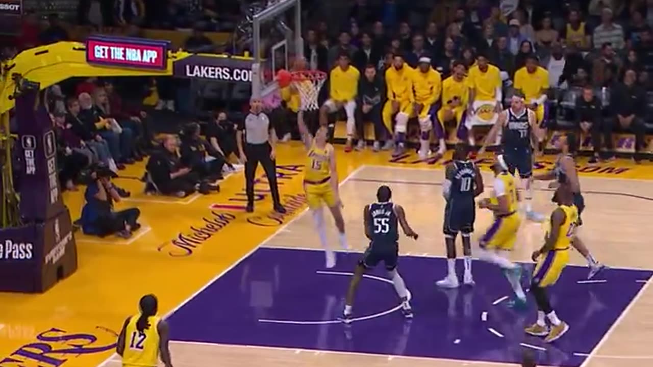 NBA - Austin Reaves euros his way past the defense for the layup! 📺 Mavericks-Lakers