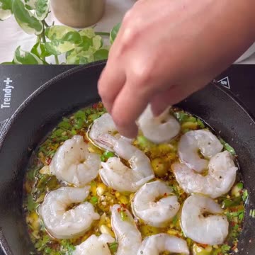 "Sizzling Symphony: The Irresistible Temptation of Chili Garlic Prawn Delight"